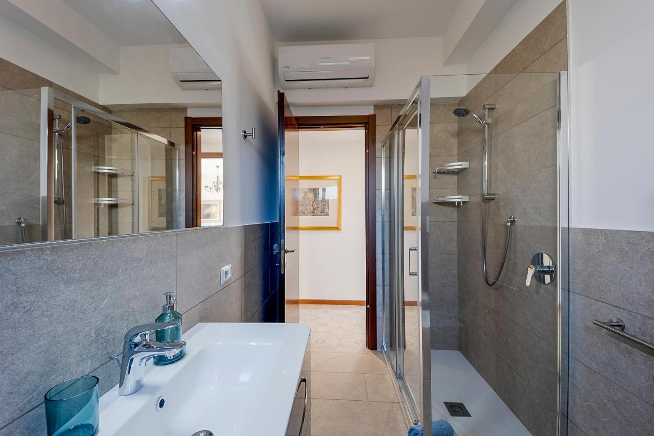 Appartement Portosole Attic - With Terrace And Private Parking à San Remo Extérieur photo
