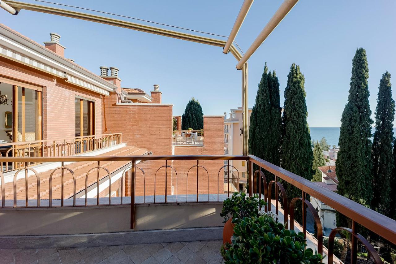 Appartement Portosole Attic - With Terrace And Private Parking à San Remo Extérieur photo
